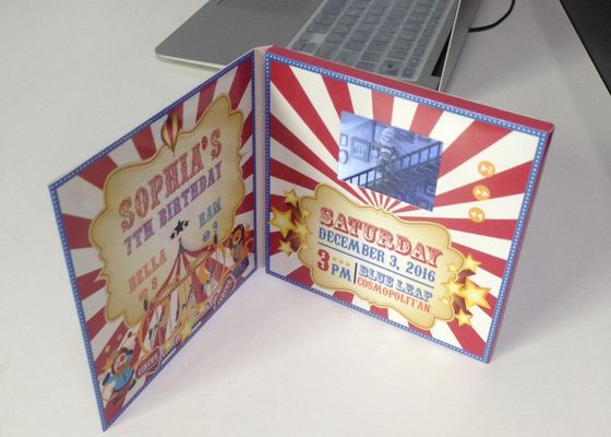 Guter Preis Grußkarte mit künstlichem Stil, Video-Grußkarte, Papier, 2,4-Zoll-Bildschirm, benutzerdefinierte Video-E-Card mit integriertem Speicher Online